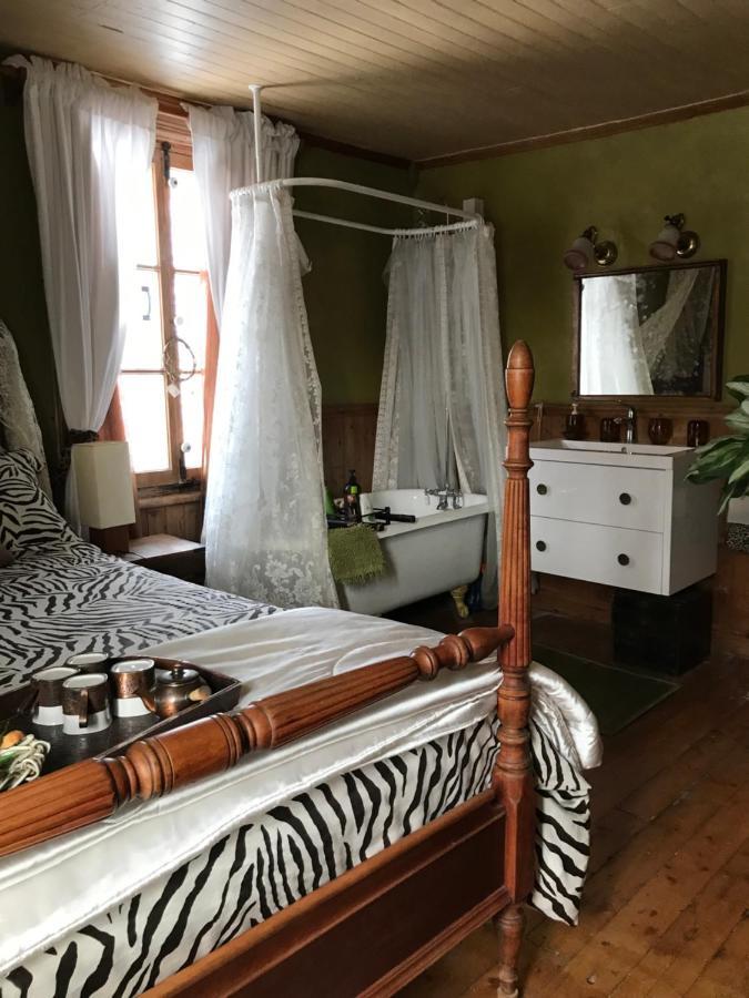 Bed and Breakfast Gite Au Toit Bleu Sainte-Famille Exterior foto