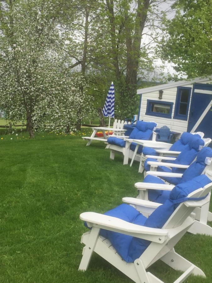 Bed and Breakfast Gite Au Toit Bleu Sainte-Famille Exterior foto