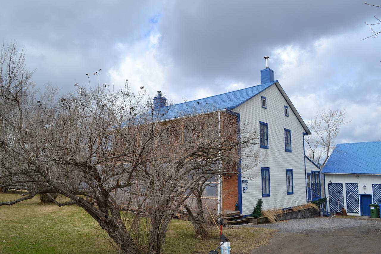Bed and Breakfast Gite Au Toit Bleu Sainte-Famille Exterior foto