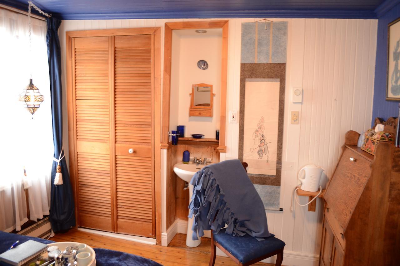 Bed and Breakfast Gite Au Toit Bleu Sainte-Famille Zimmer foto